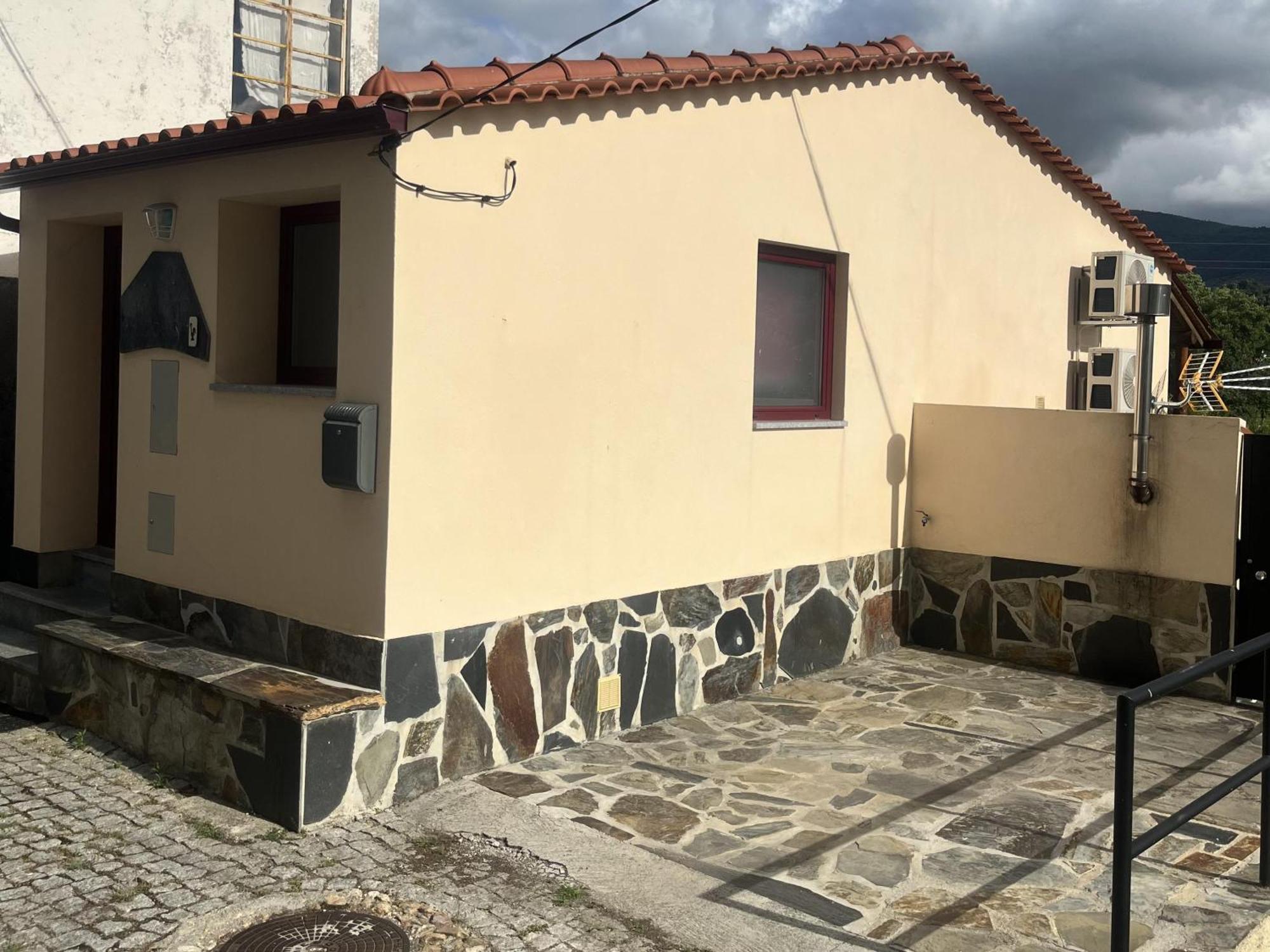 A Pequena Casa Coja Central Portugal Mountains מראה חיצוני תמונה